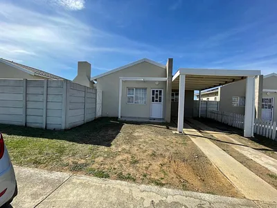 3 Bedroom Townhouse To Rent in East London - nbvx.webp