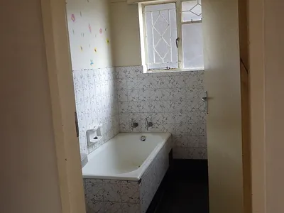 1 Bedroom Apartment To Rent in Johannesburg - EgAE.webp