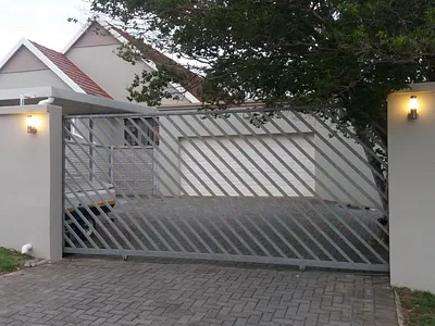 3 Bedroom House To Rent in East London - 1fmV.webp