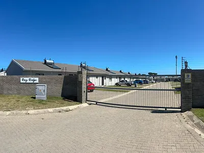 3 Bedroom Townhouse To Rent in East London - img