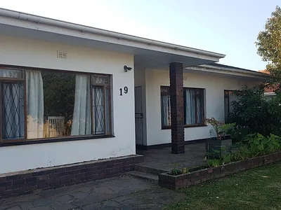 3 Bedroom House To Rent in East London - gyLu.webp
