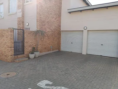 2 Bedroom Townhouse For Sale in Pretoria - GyD1.webp