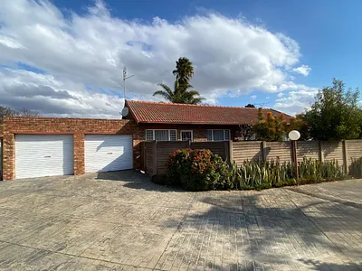 2 Bedroom Townhouse To Rent in Centurion - HwbZ.webp