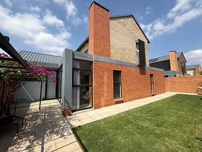 3 Bedroom Townhouse For Sale in Pretoria - DVZh.webp