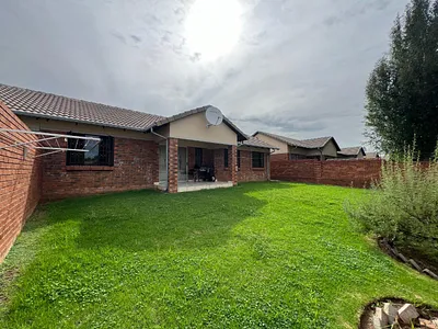 3 Bedroom Townhouse To Rent in Pretoria - rQu9.webp