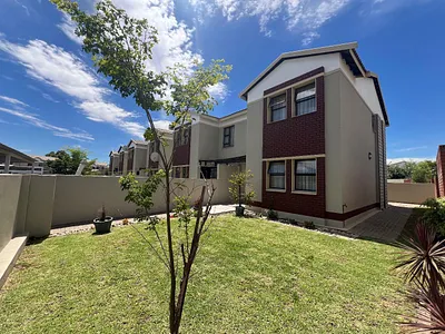 3 Bedroom Townhouse To Rent in Equestria, Pretoria - OiF7.webp