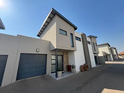 2 Bedroom Townhouse To Rent in Pretoria - FgjG.webp