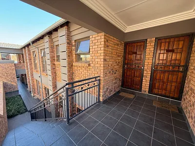 2 Bedroom Apartment For Sale in Boksburg - img