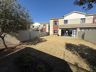 4 Bedroom Townhouse For Sale in Pretoria - aD8A.webp