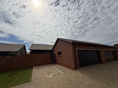 3 Bedroom Townhouse For Sale in Olympus AH, Pretoria - RhdM.webp