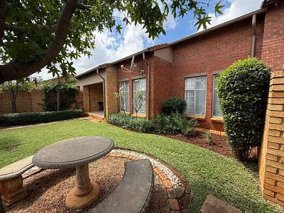 2 Bedroom Townhouse To Rent in Pretoria - Di6X.webp