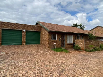 2 Bedroom Townhouse For Sale in Centurion - Jir0.webp