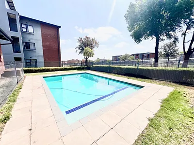 2 Bedroom Apartment For Sale in Midrand - A0bY.webp