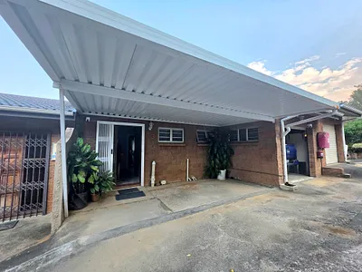 3 Bedroom Townhouse To Rent in Amanzimtoti - NgIh.webp
