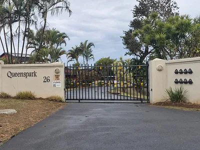 3 Bedroom Townhouse For Sale in Queensburgh - C11j.webp