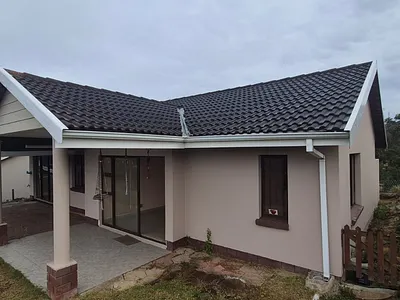 3 Bedroom Townhouse For Sale in Queensburgh - img