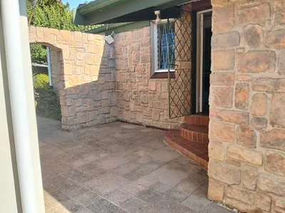 3 Bedroom Apartment To Rent in Hillcrest - img