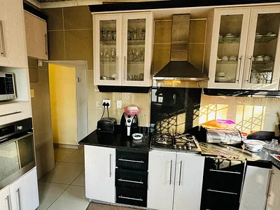 6 Bedroom House For Sale in Durban - 7gYN.webp