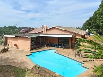 4 Bedroom House For Sale in Amanzimtoti - 58G8.webp