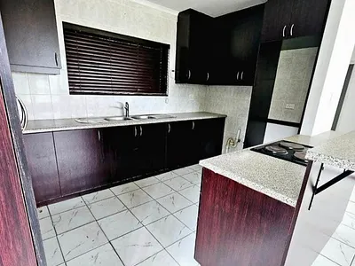 3 Bedroom House To Rent in Queensburgh - LfPg.webp