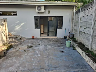 1 Bedroom Apartment To Rent in Pinetown - 8nW7.webp