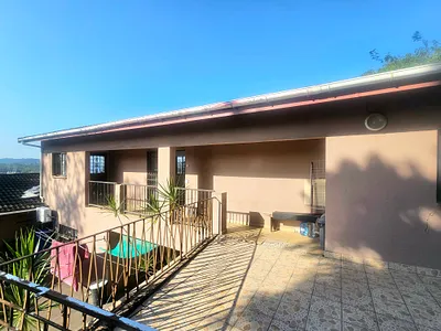 2 Bedroom Apartment To Rent in Chatsworth - Ey2N.webp