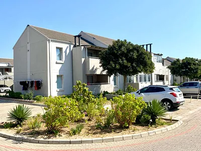 2 Bedroom Apartment For Sale in Paarl - img