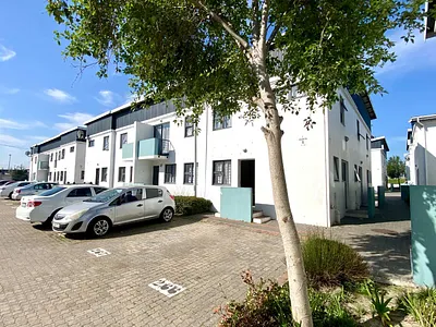 1 Bedroom Apartment For Sale in Cape Town - lVn5.webp