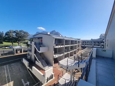 1 Bedroom Apartment To Rent in Cape Town - La9y.webp