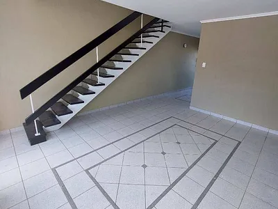 2 Bedroom Apartment To Rent in Claremont, Cape Town - FfEL.webp