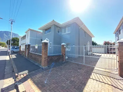 4 Bedroom Apartment To Rent in Claremont, Cape Town - Pzzr.webp