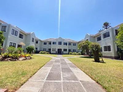 2 Bedroom Apartment To Rent in Cape Town - 72tW.webp