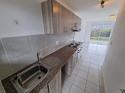 2 Bedroom Apartment To Rent in Muizenberg, Cape Town - 6qzs.webp