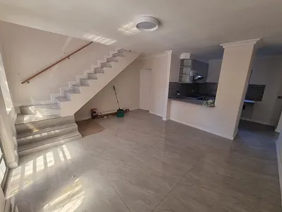 3 Bedroom House To Rent in Cape Town - 7hM2.webp