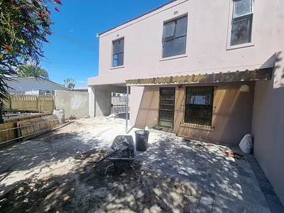 2 Bedroom House To Rent in Cape Town - dPo1.webp