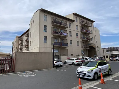 2 Bedroom Apartment For Sale in Cape Town - 5ZeG.webp