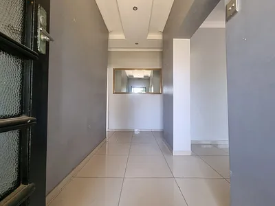 4 Bedroom House To Rent in Cape Town - 7tNf.webp