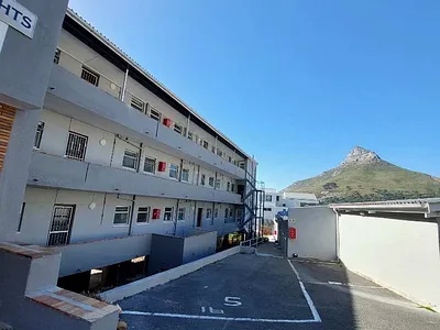1 Bedroom Apartment To Rent in Cape Town - UyBd.webp