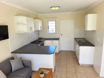 2 Bedroom Townhouse For Sale in East London - img