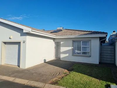 2 Bedroom Apartment For Sale in East London - kzKV.webp