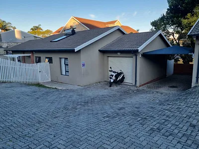 3 Bedroom Townhouse For Sale in East London - img