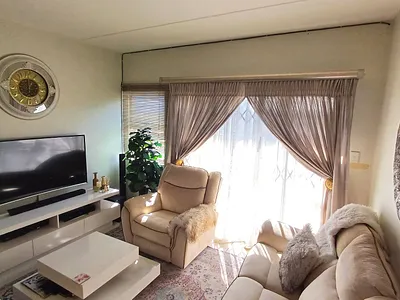 2 Bedroom Apartment For Sale in Bonnie Doon, East London - img