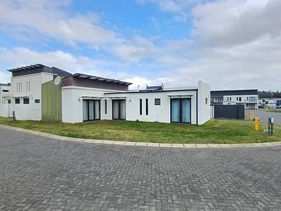 2 Bedroom Townhouse For Sale in East London - 4zdZ.webp