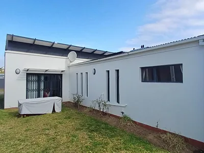 2 Bedroom Townhouse For Sale in East London - Ki8H.webp