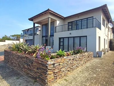 4 Bedroom House For Sale in East London - Jh7K.webp
