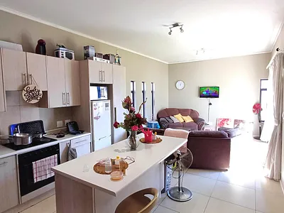 2 Bedroom Townhouse For Sale in East London - img