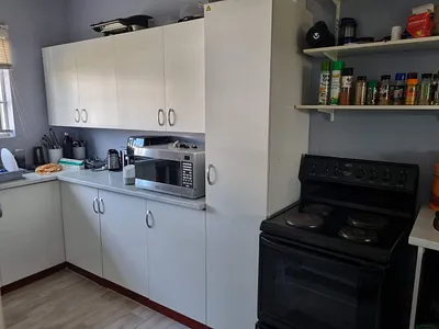 2 Bedroom House To Rent in East London - pKqk.webp