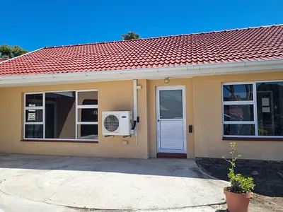 4 Bedroom House For Sale in East London - VVqQ.webp