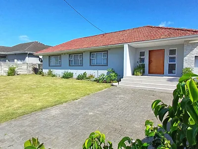 4 Bedroom House For Sale in East London - y6lk.webp