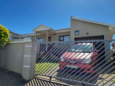 3 Bedroom House For Sale in East London - IyVk.webp